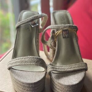 ESPADRILLE HEELS NWOB